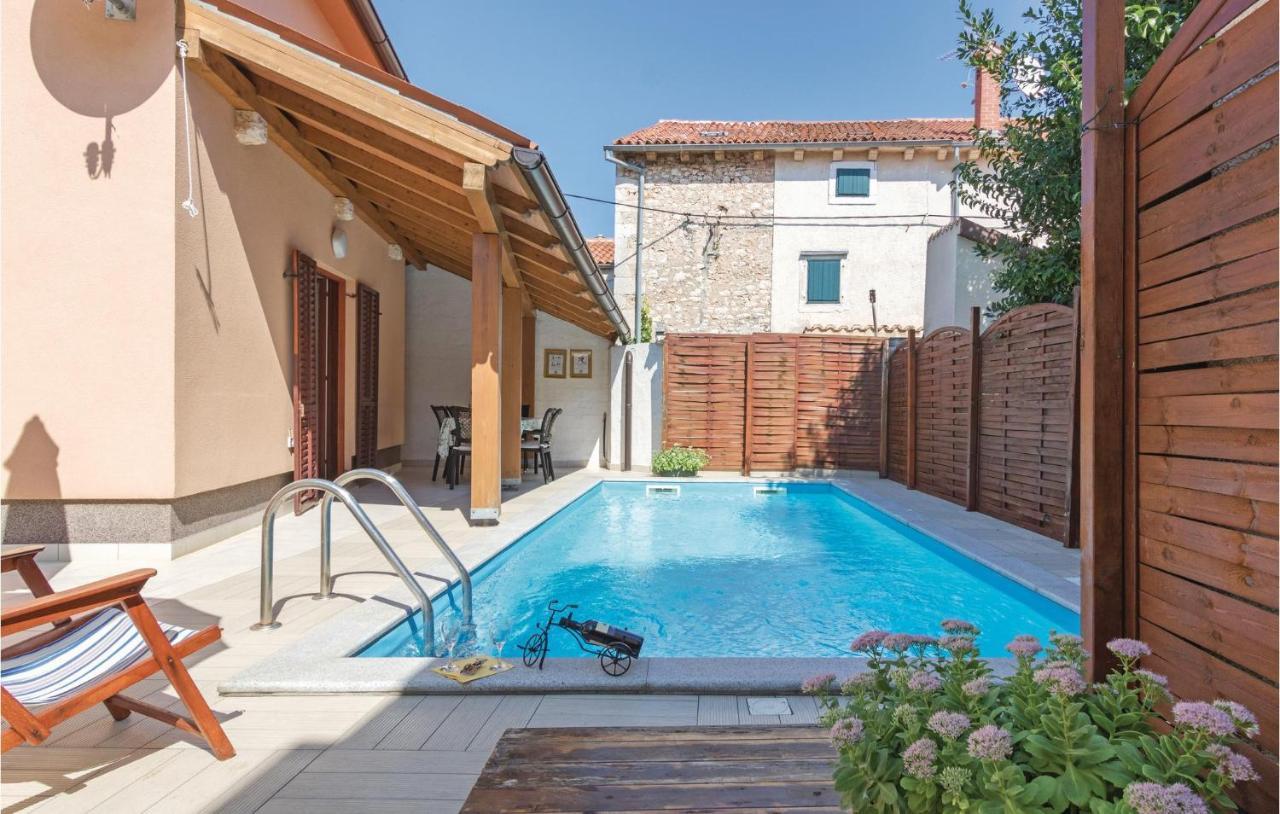 3 Bedroom Beautiful Home In Pula Pula