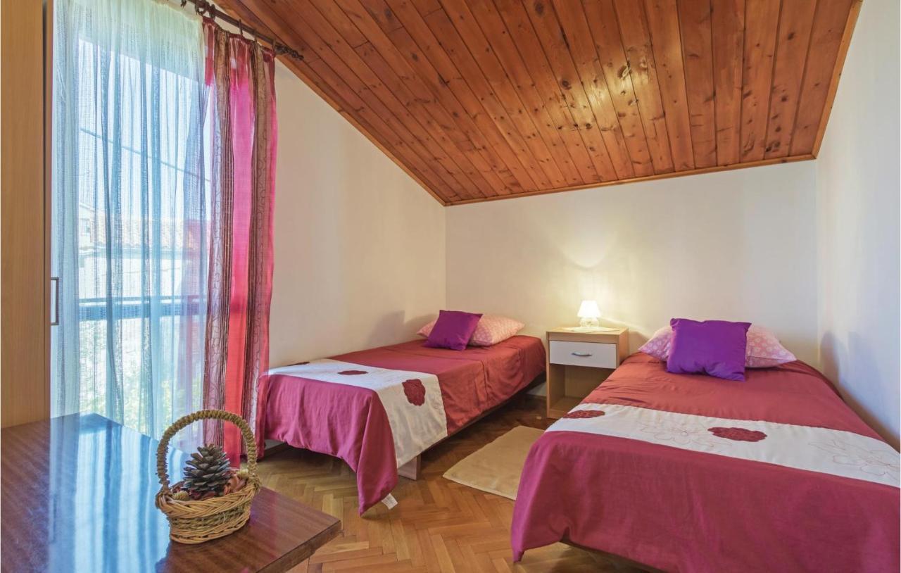 3 Bedroom Beautiful Home In Pula Počitniška hiša