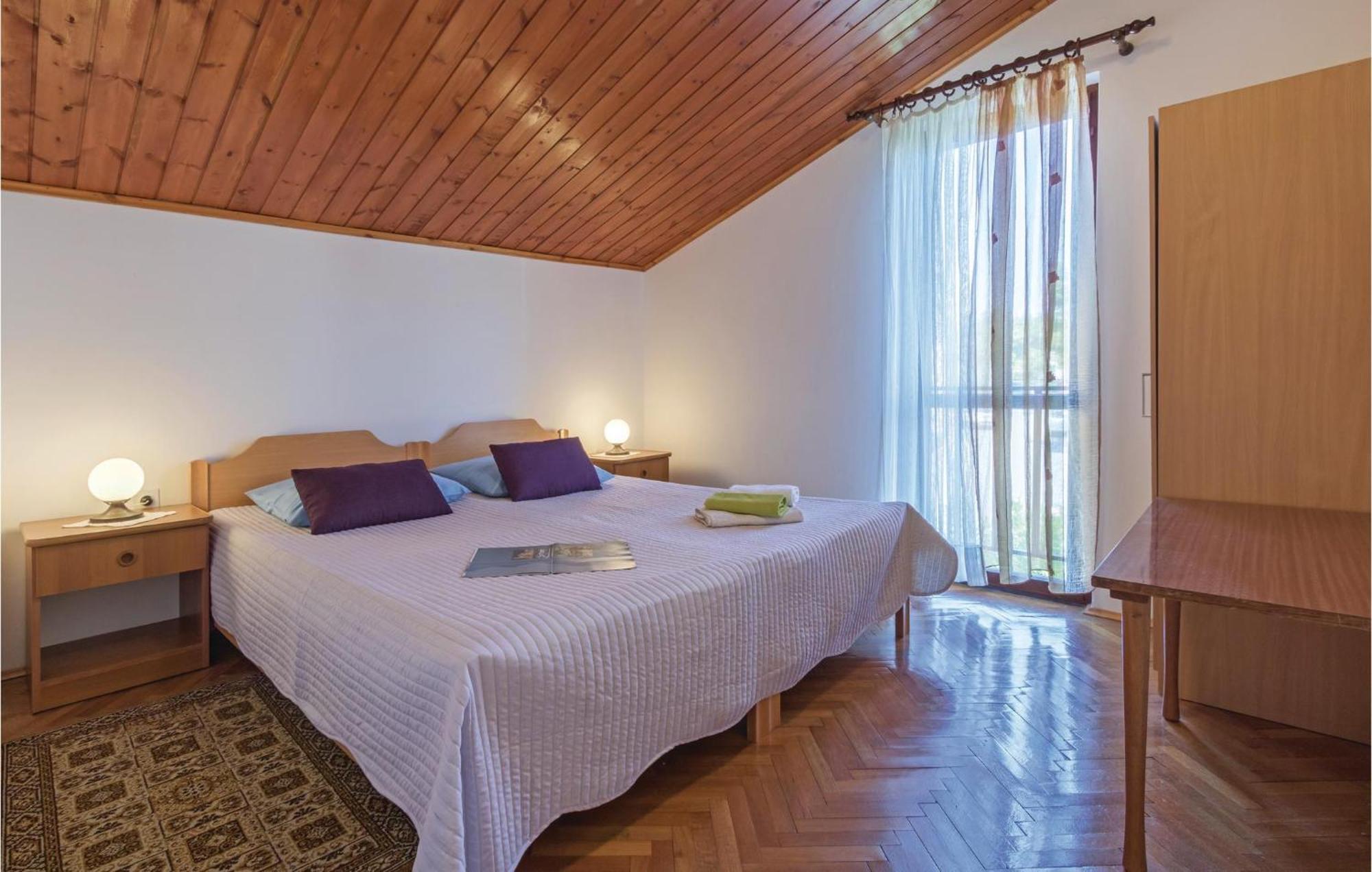 Počitniška hiša 3 Bedroom Beautiful Home In Pula *