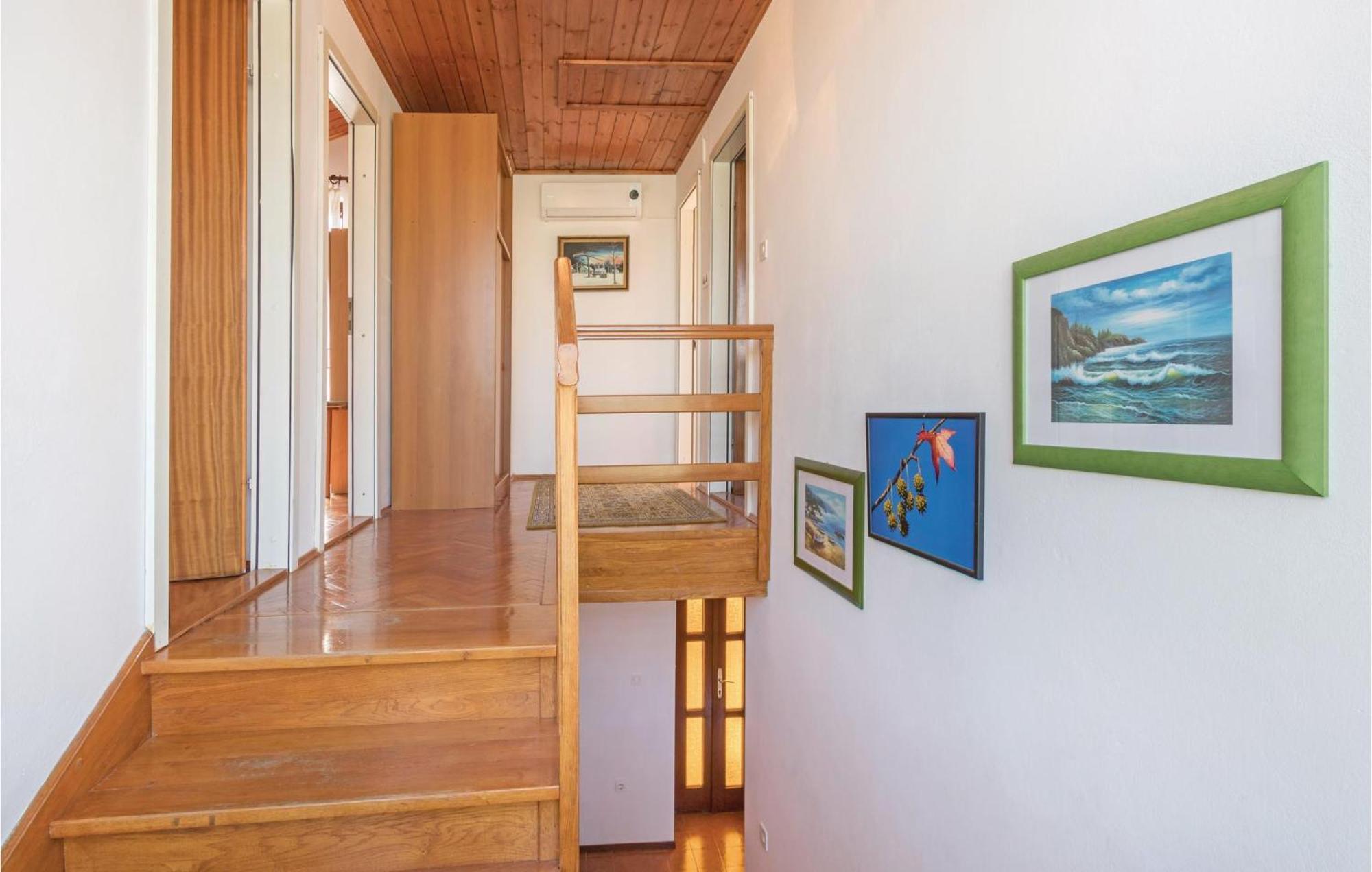 3 Bedroom Beautiful Home In Pula